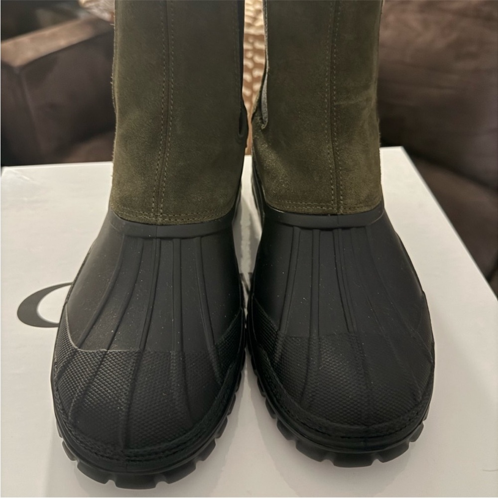 La CANADIENNE Black and Olive Winter Boots